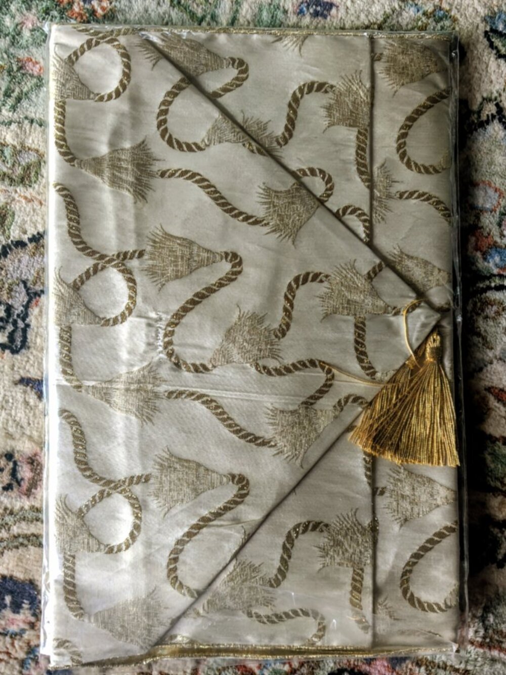 AMROSE ART LINENS Company's Coming "Gold Tassel" Runner & Napkins Set - NOS